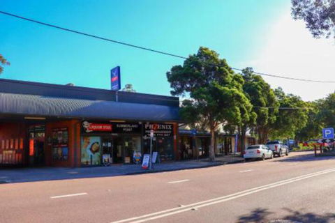 Lakefront Simplicity - Accommodation Mermaid Beach 2