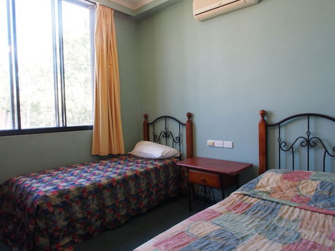 Harp Hotel - Accommodation Mermaid Beach 1