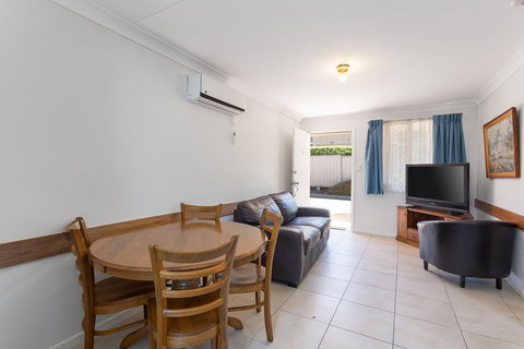 Apollo Lodge - Accommodation Mermaid Beach 4