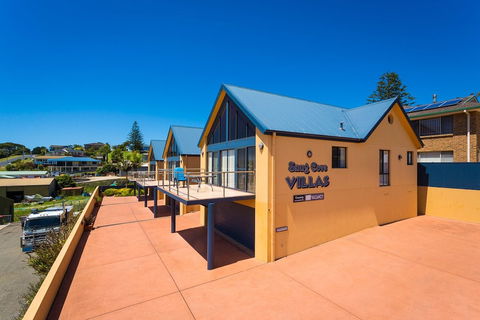Snug Cove Villas - Accommodation Mermaid Beach 0