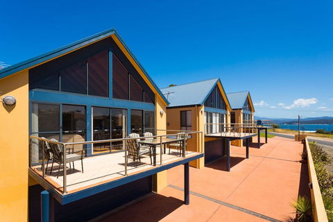 Snug Cove Villas - Accommodation Mermaid Beach 1