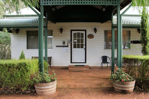 Treenbrook Cottages - Accommodation Mermaid Beach 4