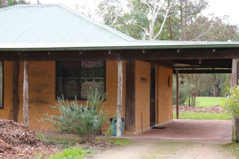 Treenbrook Cottages - Accommodation Mermaid Beach 2