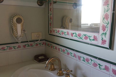Casablanca Enchanted Cottage - Adults Only - Accommodation Mermaid Beach 4