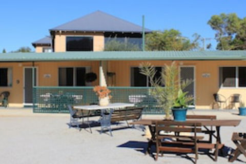 Jurien Beachfront Holiday Units - Accommodation Mermaid Beach 0