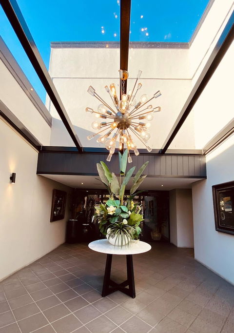 The Windsor Castle Hotel - Accommodation Mermaid Beach 1