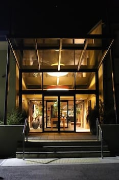The Windsor Castle Hotel - Accommodation Mermaid Beach 0