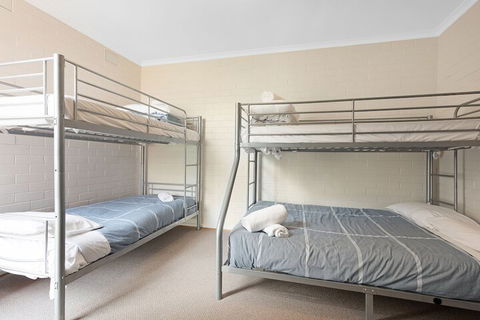 Whalevue - Accommodation Mermaid Beach 7