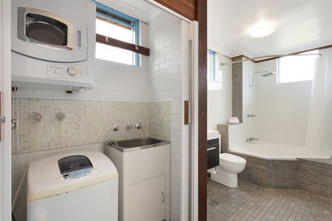 Whalevue - Accommodation Mermaid Beach 4