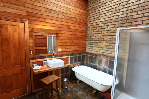 At The Beach & Not Quite At The Beach Holiday Cottages Stanley - Accommodation Mermaid Beach 3