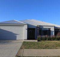 Rainbow Dream House PERTH Holiday Home - Accommodation Mermaid Beach