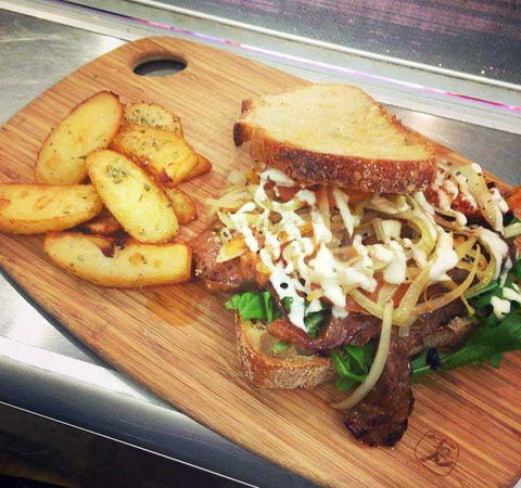 Hong Kong Restaurant - Accommodation Mermaid Beach 12