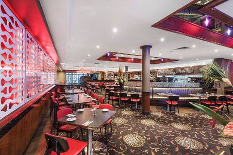 JBJ's Restaurant & Bar Taylors Lakes Hotel - Accommodation Mermaid Beach 0