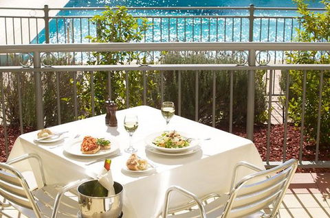 REBELLION BAR AND GRILL RESTAURANT - Accommodation Mermaid Beach 0