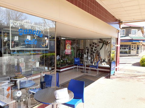 Juneil's - Accommodation Mermaid Beach 0