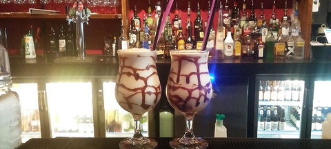 Tin Cat Cafe Restaurant And Gallery - Accommodation Mermaid Beach 1