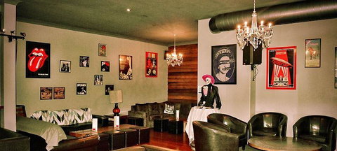 Tin Cat Cafe Restaurant And Gallery - Accommodation Mermaid Beach 3