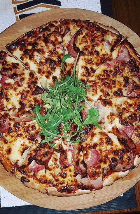 Tin Cat Cafe Restaurant And Gallery - Accommodation Mermaid Beach 4