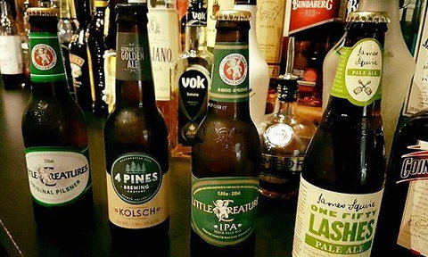 Tin Cat Cafe Restaurant And Gallery - Accommodation Mermaid Beach 6