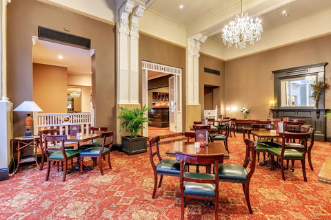 The Orient Bar & Dining Room - Accommodation Mermaid Beach 2