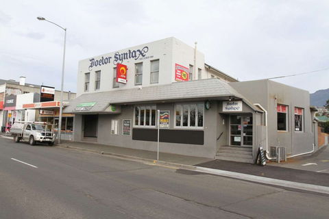 Doctor Syntax Hotel - Accommodation Mermaid Beach 0