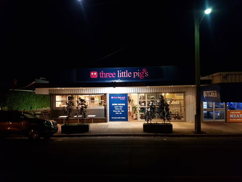 Three Little Pigs - Bar And Bistro - Accommodation Mermaid Beach 0