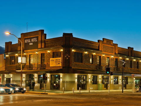 Royal Hotel Queanbeyan - Accommodation Mermaid Beach 0