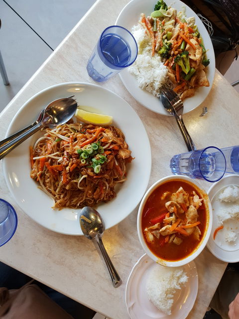 Khaow Thai - Accommodation Mermaid Beach 4