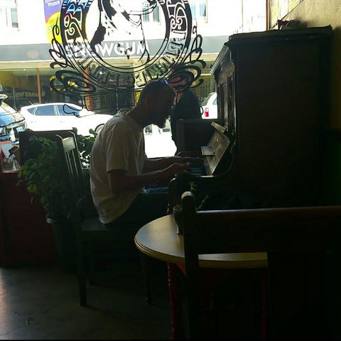 Frankies Empire Coffee House - Accommodation Mermaid Beach 3