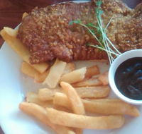 Dining at the Findon Hotel - Accommodation Mermaid Beach