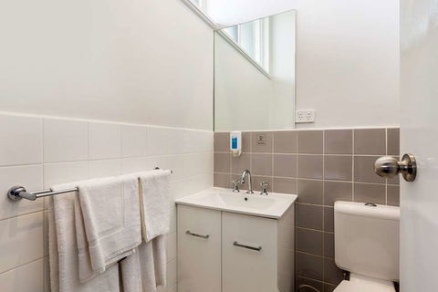 Nightcap at Ashley Hotel - Accommodation Mermaid Beach 1