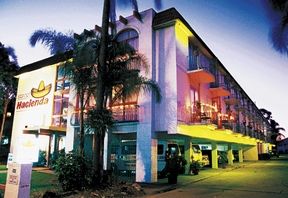 Airport Hacienda Motel - Accommodation Mermaid Beach 0