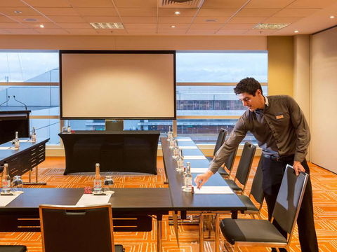 PARKROYAL Melbourne Airport - Accommodation Mermaid Beach 9