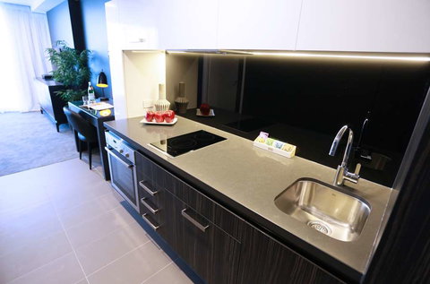 Alex Perry Hotel and Apartments - Accommodation Mermaid Beach 11