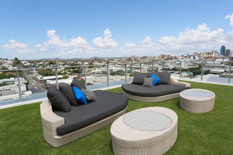 Alex Perry Hotel and Apartments - Accommodation Mermaid Beach 16