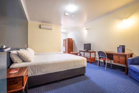Atherton Hotel - Accommodation Mermaid Beach 2