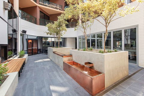 Amora Hotel Riverwalk Melbourne - Accommodation Mermaid Beach 2