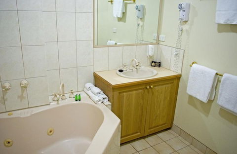 Admiralty Inn - Accommodation Mermaid Beach 2