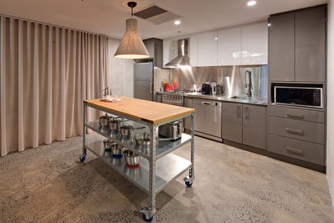 Zara Tower Serviced Apartments - Accommodation Mermaid Beach 9