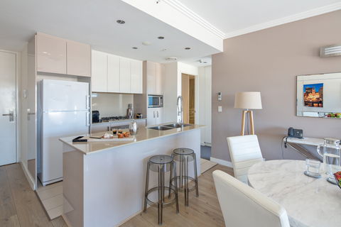 Zara Tower Serviced Apartments - Accommodation Mermaid Beach 11