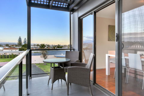 Bellevue on the Lakes - Accommodation Mermaid Beach 1