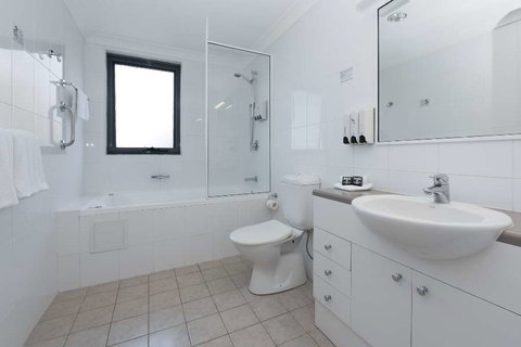 Leisure Inn Spires - Accommodation Mermaid Beach 1