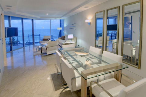 Oceans Mooloolaba - Accommodation Mermaid Beach 2
