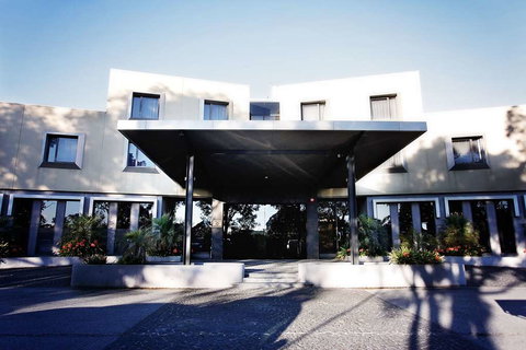 Golden Pebble Hotel - Accommodation Mermaid Beach 0