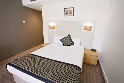 Golden Pebble Hotel - Accommodation Mermaid Beach 2