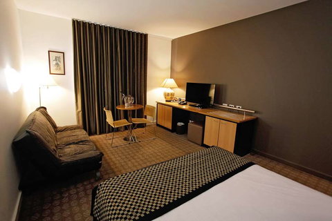 Golden Pebble Hotel - Accommodation Mermaid Beach 5