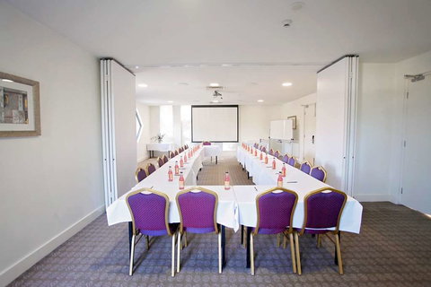 Golden Pebble Hotel - Accommodation Mermaid Beach 8