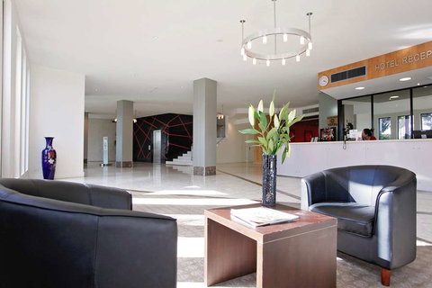 Golden Pebble Hotel - Accommodation Mermaid Beach 9