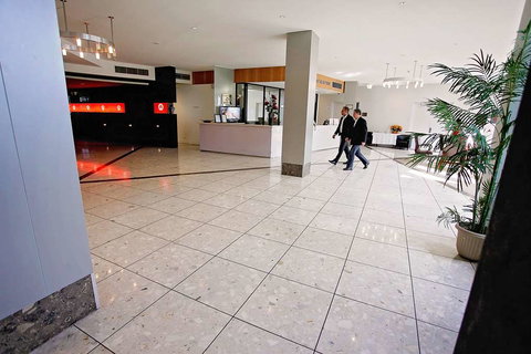 Golden Pebble Hotel - Accommodation Mermaid Beach 10