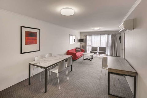 Adina Serviced Apartments James Court - Accommodation Mermaid Beach 5